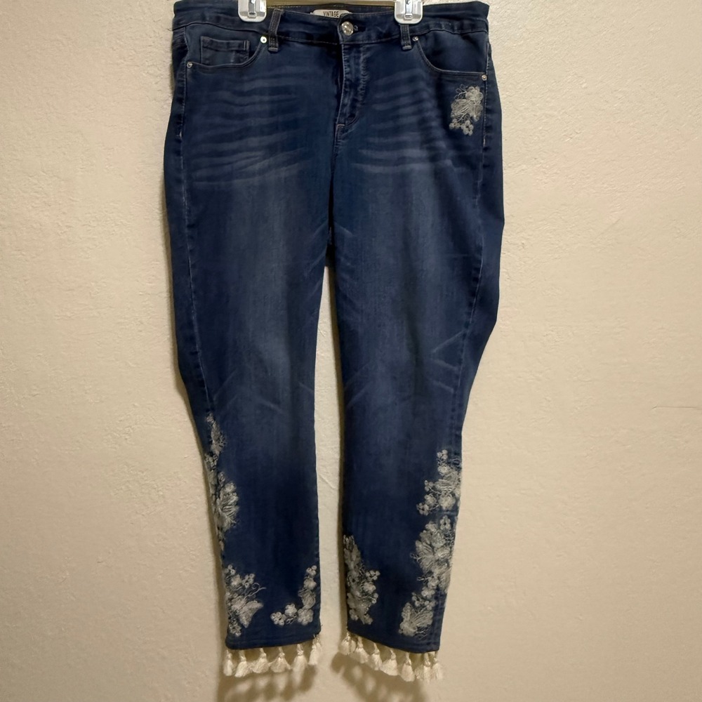 Vintage America Blues Boho Capri Jeans Embroidered Tassel Hem Blue Size 12/31 - Picture 2 of 16